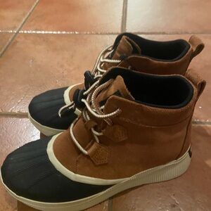 Sorel Unisex Winter Duck Boots Brown Black | Kids Size 7 | Women’s 8 Waterproof
